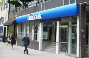 Citi s-a săturat de clienţii săraci şi atacă piaţa premium de retail