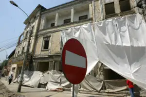 Autorităţile obligate să repare clădirile de peste 250 mp vor avea o factură de cel puţin 10.000 euro