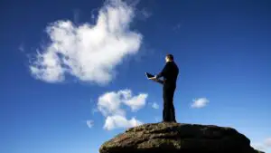 Aproximativ 30% dintre centrele de contact analizează opţiunea mutării operaţiunilor în cloud anul acesta