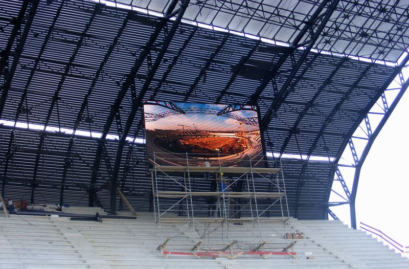 S-a montat prima tabelă electronică pe Cluj Arena