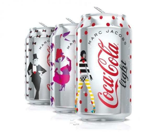Coca-Cola și-a luat designer de modă celebru pentru a schimba imaginea băuturilor ”light”
