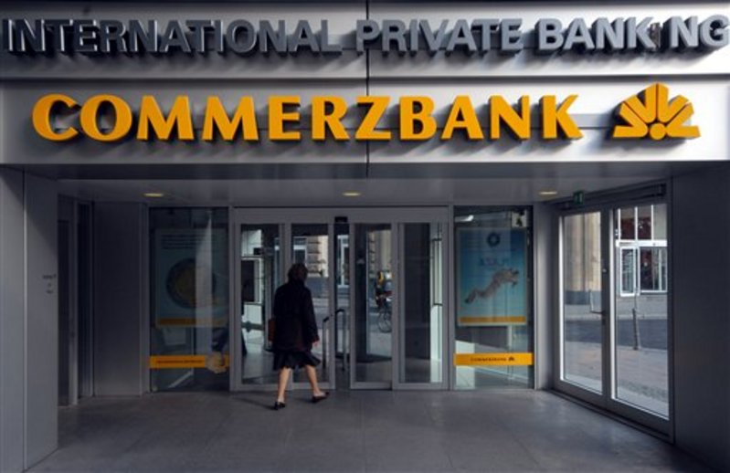 Commerzbank interzice angajaţilor accesul la Facebook