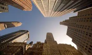 Topul companiilor a căror prăbuşire ar ruina ţările lor de origine
