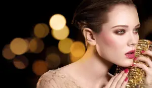 Estimări de creștere ale vînzărilor de cosmetice Avon