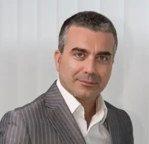 Directorul de marketing şi comunicare Cosmote România şi-a dat demisia