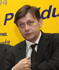 Crin Antonescu: „În scenariul în care USL nu câştigă parlamentarele, demisionez de la conducerea PNL”