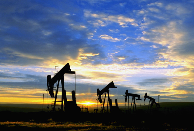 Preţul petrolului a crescut cu aproape 5% la sfârşitul acestei săptămâni