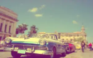 Cubanezii pot călători în străinătate începând de luni