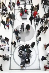 DTZ: Vânzările retailerilor au scăzut cu 5,3% în primele opt luni ale anului
