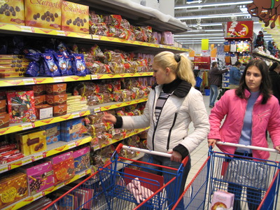 Peste 72% dintre români și-au redus consumul în 2011