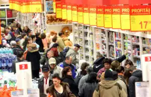 Bugetul mediu de sărbători al românilor este de puţin peste 1.000 de lei