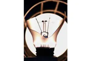 Se scumpeşte curentul. Vezi cu cât plătim mai mult