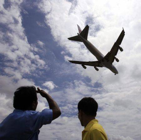 Peste 10 milioane pasageri transportaţi pe cursele aeriene în 2011