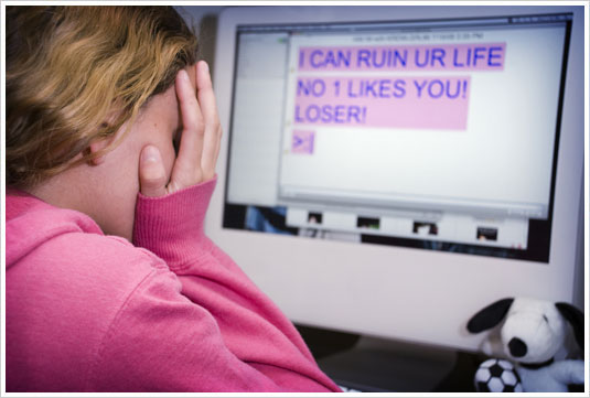 Violenţa pe internet duce la apatie şi mânie în cazul a 54% dintre copii
