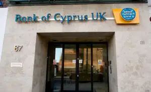 Cyprus Popular Bank îşi va reduce numărul de angajaţi şi sucursalele din Cipru şi Grecia
