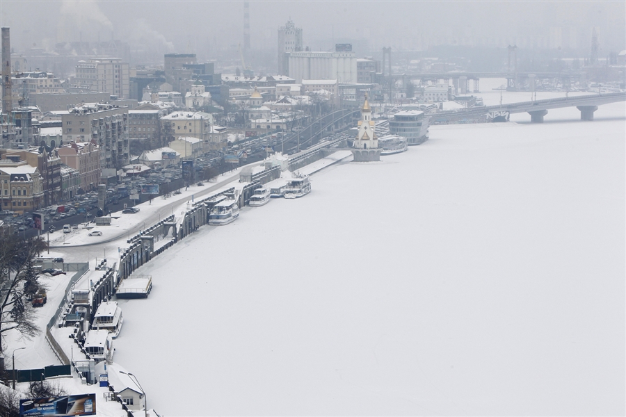 Capitala ucraineană blocată de o zăpadă record. Penurie de pâine şi produse lactate