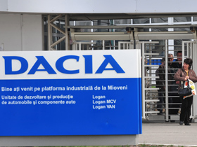 Dacia opreşte temporar producţia de la Mioveni