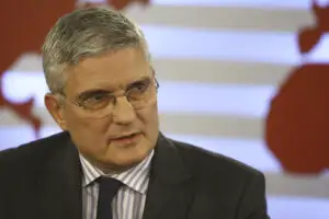 Dăianu către economiştii din băncile comerciale: „Veniţi cu soluţii care să susţină de-euroizarea”