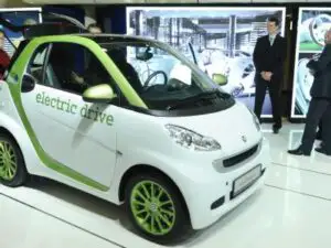 Daimler şi Bosch înfiinţează un joint venture pentru dezvoltarea motoarelor electrice