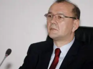 Om de afaceri, prins în flagrant în timp ce oferea mită secretatului de stat în MAI Dan Fătuloiu