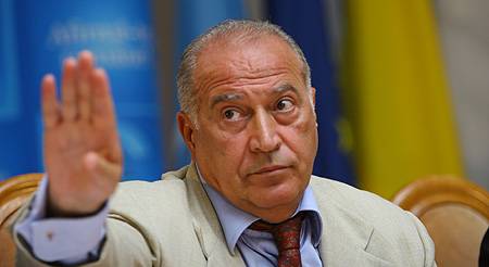 Dan Voiculescu a demisionat din Senat
