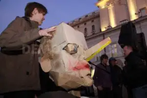 Proteste de amploare în singura ţară europeană care nu a cunoscut criza