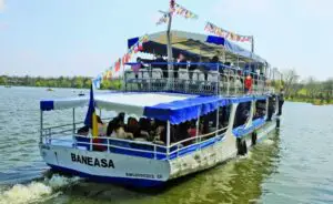 Plimbări gratuite cu vaporaşul pe lacurile Herăstrău şi Floreasca