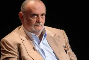 DINU PATRICIU, pe MASA DE OPERAŢIE