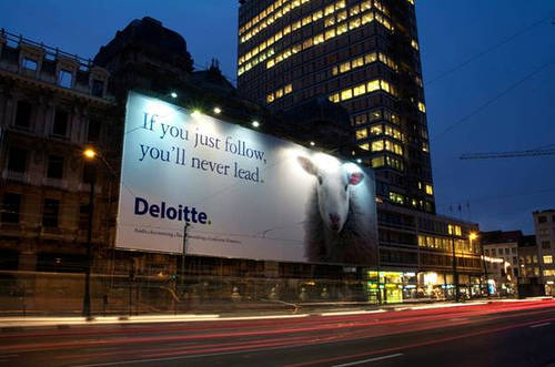Deloitte: Companiile ar trebui evaluate în funcție de contribuția în societate