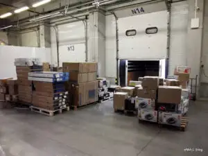 Cum arată depozitul EMAG într-o zi de BLACK FRIDAY