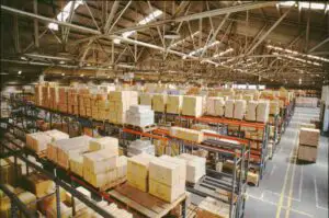 Închirierile de spaţii logistice au luat avânt în Europa, dar producţia intră în declin