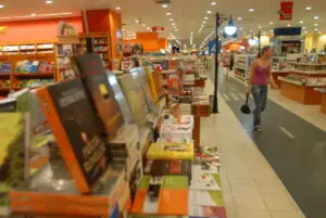 După ce a închis 13 magazine şi a renegociat chiriile, Diverta şi-a redus costurile cu 35%