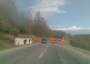 Cum fac austriecii un drum în România: sapă un metru după 9 luni întârziere. Studiul de caz al unei mari bătăi de joc