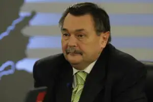Dobre (PNL): Exporturile de 40 mld. euro se datorează măsurilor liberalilor aprobate de Isărescu în 1999