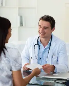 10 medici au ieşit din România în fiecare zi din 2013