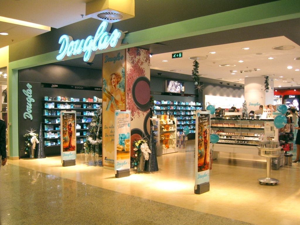 Douglas deschide primul magazin din Timişoara