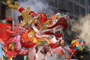SE ÎNTÂMPLĂ: Producţia chineză s-a contractat pentru prima oară în ultimii trei ani
