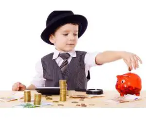 Lipsa educaţiei financiare duce la cheltuieli excesive care depăşesc veniturile. Doar 5% dintre români îşi recompensează copiii pentru rezultatele bune la învăţătură