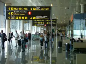 Mișcări importante pe piața aeriană spaniolă. Cât de afectați sunt românii