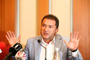 Elan Schwartzenberg: „În spatele uşilor închise, au promis să mă distrugă”