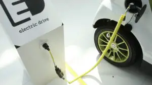 Parcare cu sisteme de alimentare pentru mașini electrice pe Bulevardul Unirii