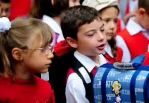 Sună clopoţelul! Aproape 3,2 milioane de elevi se întorc la scoală