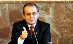 Emil Boc afirmă că lucrurile merg într-o direcţie bună în România