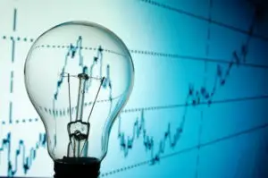 Scumpirea energiei electrice va influenţa preţurile tuturor produselor şi serviciilor