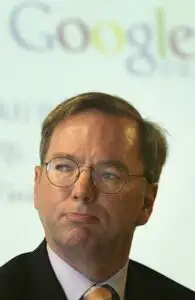 Eric Schmidt vinde acţiuni Google în valoare de 335 milioane de dolari