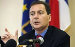 Guvernul francez ia în considerare printre mai multe opţiuni o posibilă renunţare la energia nucleară
