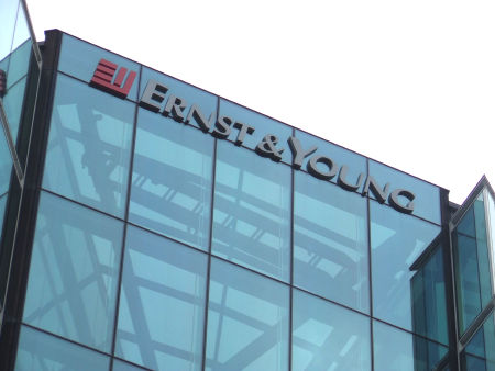 Ernst & Young: Străinii  vor plăti impozit pe veniturile realizate în afara ţării, din 2012