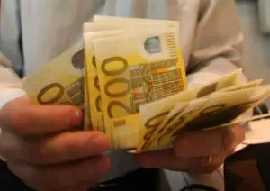 În 2013 ar putea fi stabilit cursul de conversie pentru trecerea creditelor în lei la credite în valută