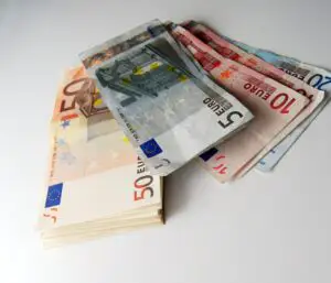 Estonia, prima republică ex-sovietică care aderă la euro