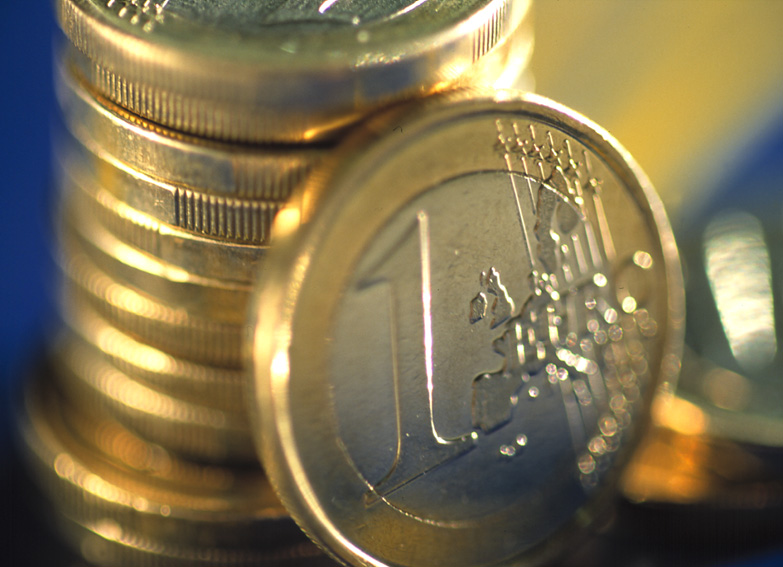 Cursul euro încheie anul la 4,32 lei, cu doar 0,8% mai sus decât în 2010